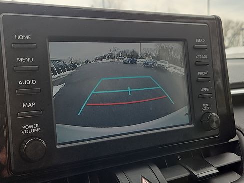 Used 2019 Toyota RAV4 LE image 8