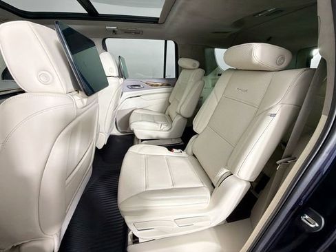 Used 2023 Cadillac Escalade ESV Premium Luxury Platinum image 26
