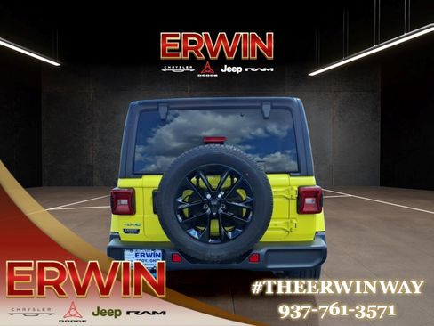 Used 2023 Jeep Wrangler Unlimited Sahara w/ Cold Weather Group AWD/4WD image 6