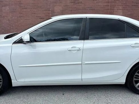 Used 2017 Toyota Camry SE FWD image 4