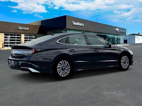 New 2025 Hyundai Sonata Limited image 9