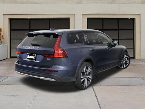 Used 2025 Volvo V60 B5 Cross Country Plus AWD/4WD image 4