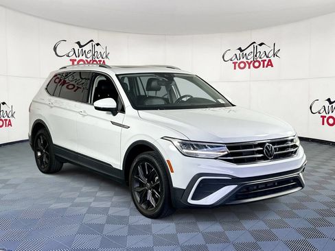 Used 2022 Volkswagen Tiguan SE FWD image 3