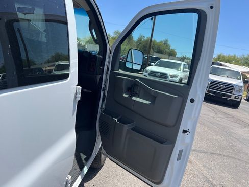 Used 2017 Chevrolet Express 3500 LT w/ LT Preferred Equipment Group RWD image 33