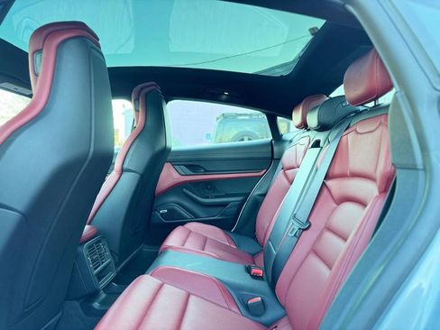 Used 2021 Porsche Taycan image 19