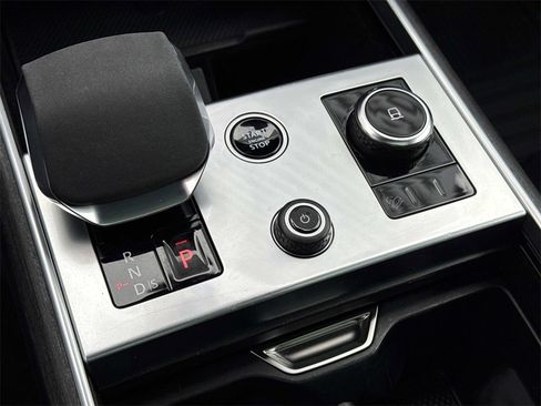 Used 2023 Land Rover Range Rover SE image 27