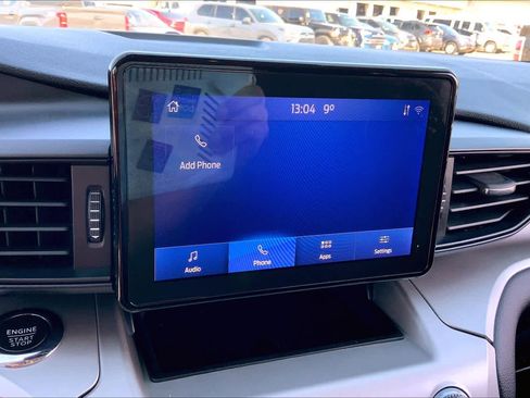 Used 2022 Ford Explorer XLT image 30