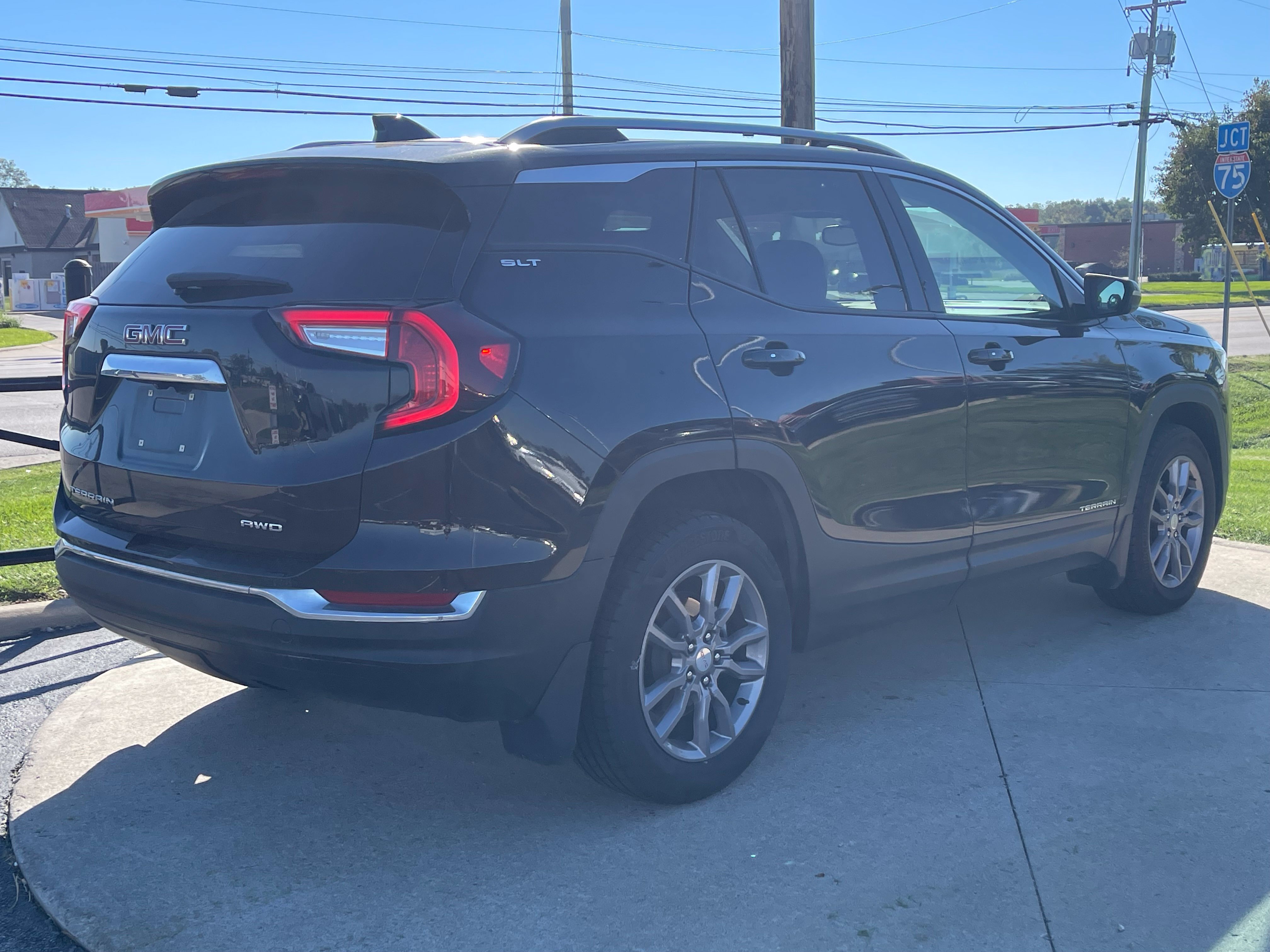 Used 2023 GMC Terrain SLT AWD/4WD image 7