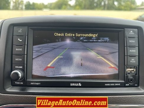Used 2014 Chrysler Town & Country Touring FWD image 19