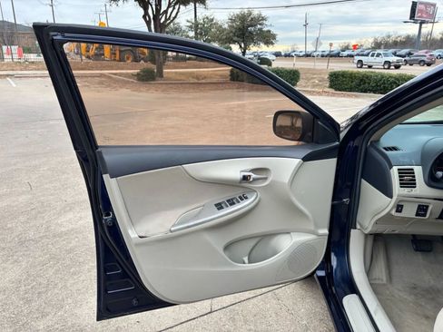 Used 2012 Toyota Corolla LE image 11