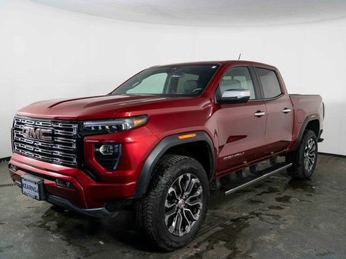 Used 2024 GMC Canyon Denali image 3