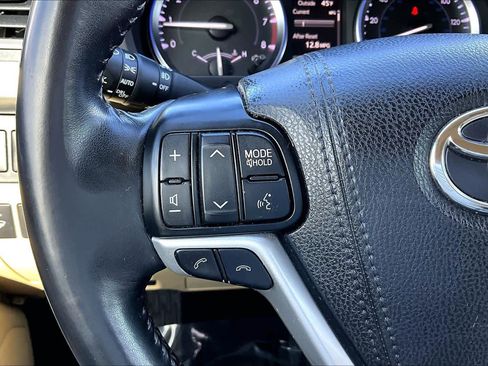 Used 2017 Toyota Highlander XLE image 23