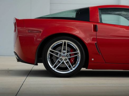 Used 2009 Chevrolet Corvette Z06 w/ Preferred Equipment Group RWD image 18