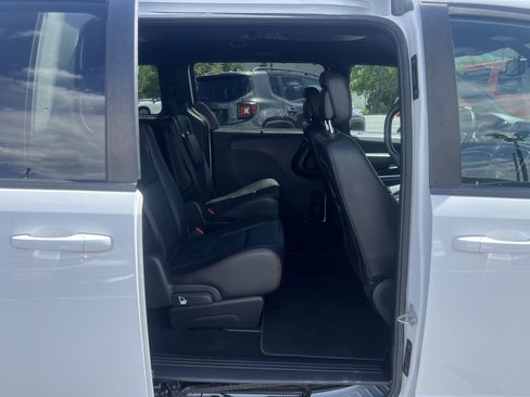 Used 2019 Dodge Grand Caravan GT w/ Safety Sphere Group FWD image 9