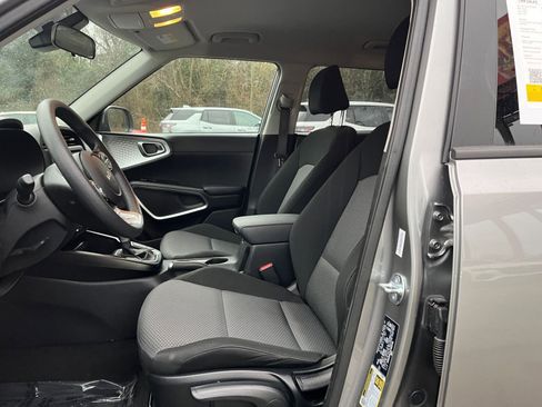 Used 2025 Kia Soul LX w/ LX Technology Package image 24