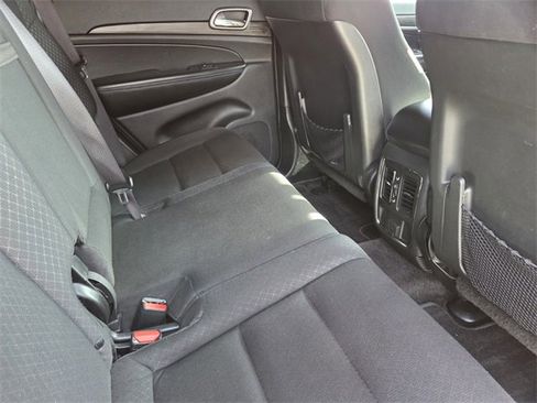 Used 2019 Jeep Grand Cherokee Laredo image 14
