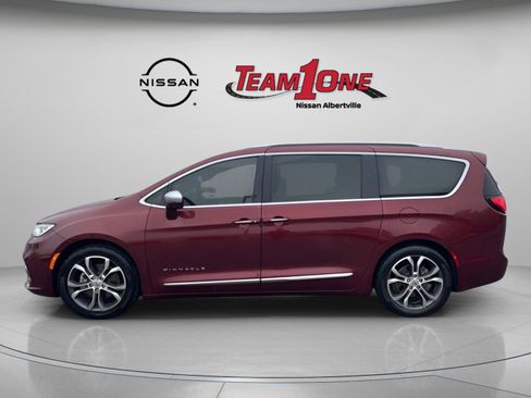 Used 2022 Chrysler Pacifica Pinnacle image 6