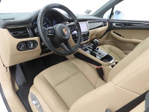 Certified 2026 Porsche Macan AWD/4WD image 4