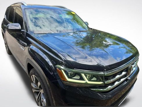 Used 2023 Volkswagen Atlas SEL Premium image 2