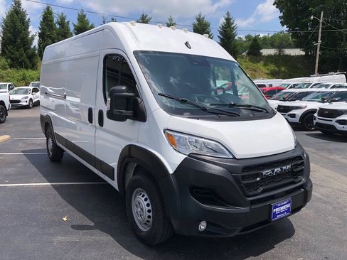 Used 2025 RAM ProMaster 2500 w/ Convenience Group FWD image 8