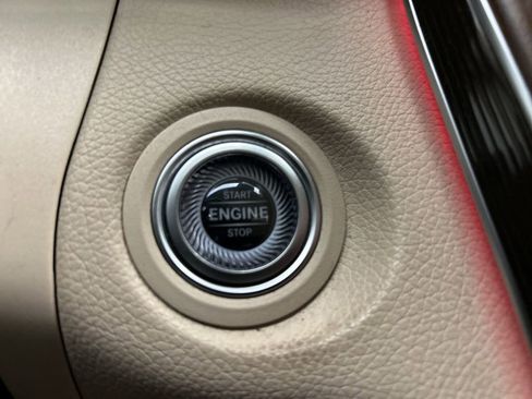 Used 2022 Mercedes-Benz GLC 300 GLC 300 image 32