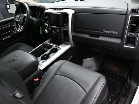 Used 2018 RAM 1500 Laramie RWD image 42