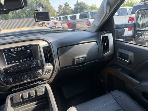 Used 2018 GMC Sierra 2500 Denali w/ Duramax Plus Package AWD/4WD image 20