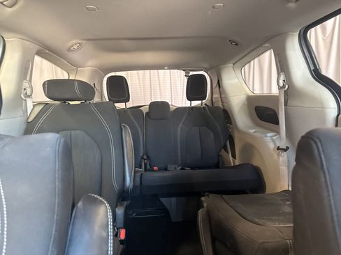Used 2023 Chrysler Voyager LX image 21