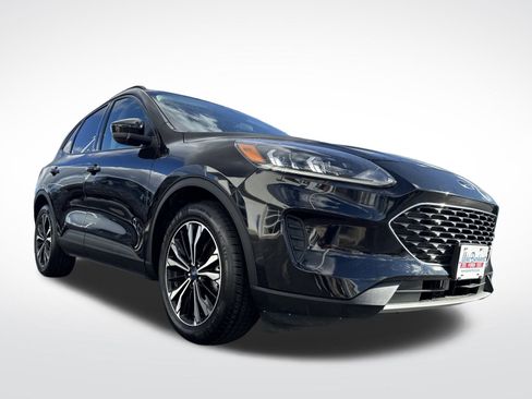 Used 2021 Ford Escape SE w/ SE Sport Appearance Package image 5