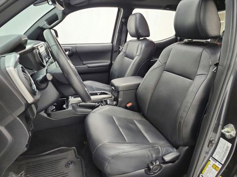 Used 2019 Toyota Tacoma Limited AWD/4WD image 13