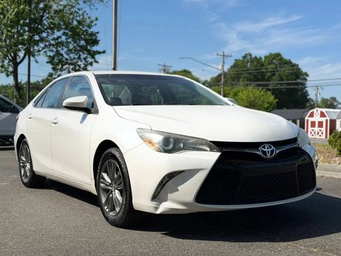 Used 2017 Toyota Camry SE FWD image 8