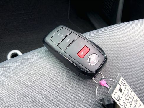 Used 2025 Toyota Tacoma SR5 image 12