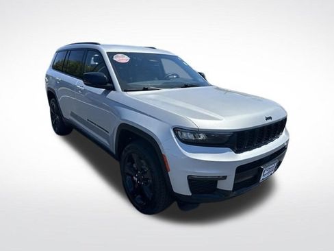 Used 2023 Jeep Grand Cherokee L Limited w/ Black Appearance Package AWD/4WD image 7