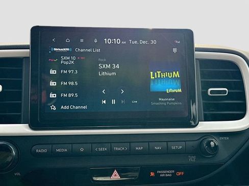 Used 2025 Hyundai Venue Limited image 16