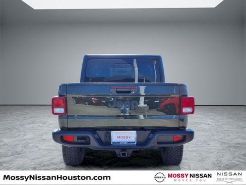 Used 2022 Jeep Gladiator Sport image 6