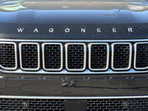 Used 2023 Jeep Wagoneer Series III w/ Preferred Equipment Group AWD/4WD image 39