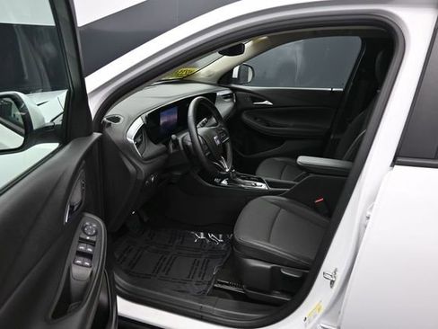 Used 2025 Buick Encore GX Preferred AWD/4WD image 12