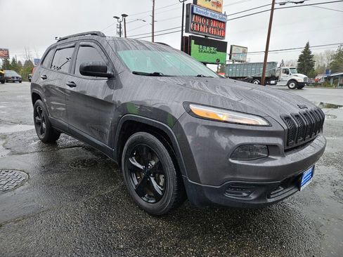Used 2017 Jeep Cherokee Sport w/ Trailer Tow Group AWD/4WD image 6