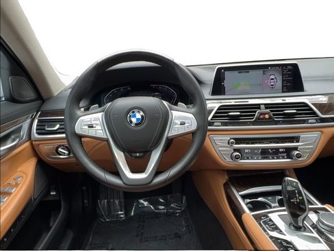 Used 2022 BMW 740i xDrive w/ Premium Package AWD/4WD image 37