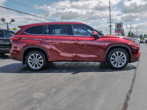 Used 2021 Toyota Highlander Limited AWD/4WD image 4