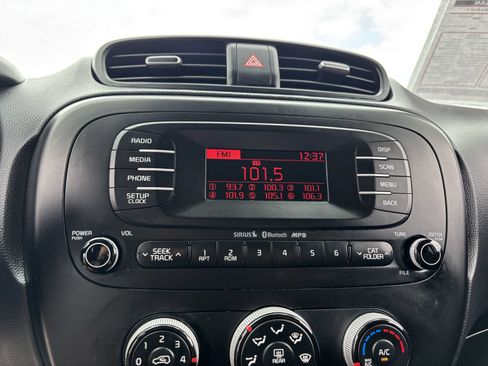 Used 2015 Kia Soul + FWD image 23