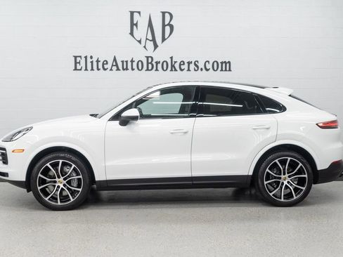 Used 2023 Porsche Cayenne Platinum Edition image 2