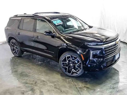 Used 2025 Chevrolet Traverse High Country FWD image 6