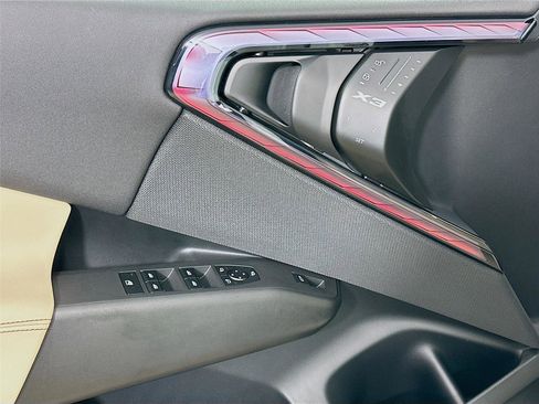 Used 2025 BMW X3 xDrive30i w/ Premium Package image 18