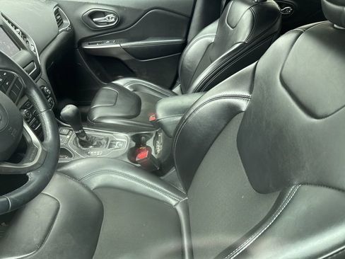 Used 2019 Jeep Cherokee Latitude Plus image 9