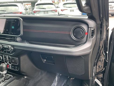 Used 2025 Jeep Wrangler Unlimited Rubicon AWD/4WD image 12