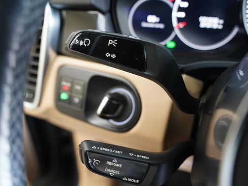 Used 2020 Porsche Cayenne image 14