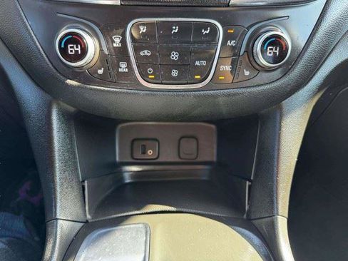 Used 2018 Chevrolet Equinox LT FWD image 33