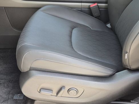 New 2026 Kia Carnival EX FWD image 19