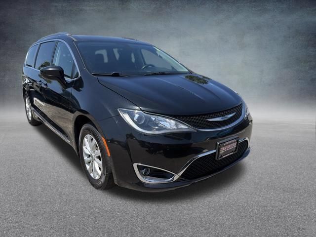 Used 2019 Chrysler Pacifica Touring-L FWD image 4